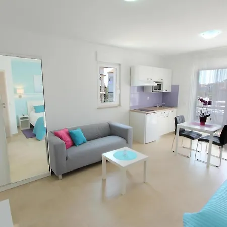 Emanuel Studio With Balcony 1 *